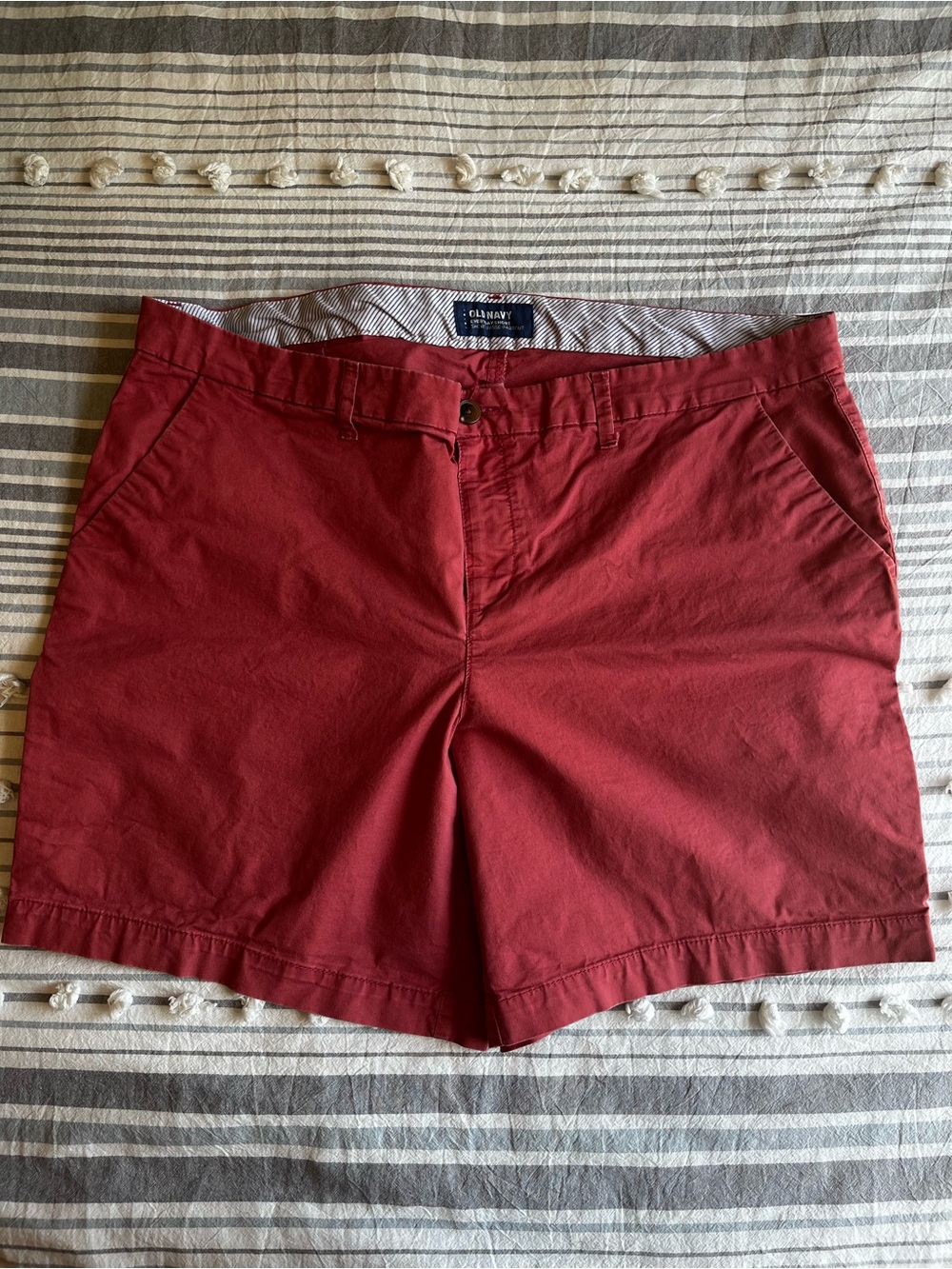 Old Navy Women’s Mid Rise Everyday Shorts with 7” Inseam